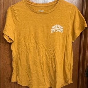Old Navy Women’s Sun Chaser Tshirt Size M